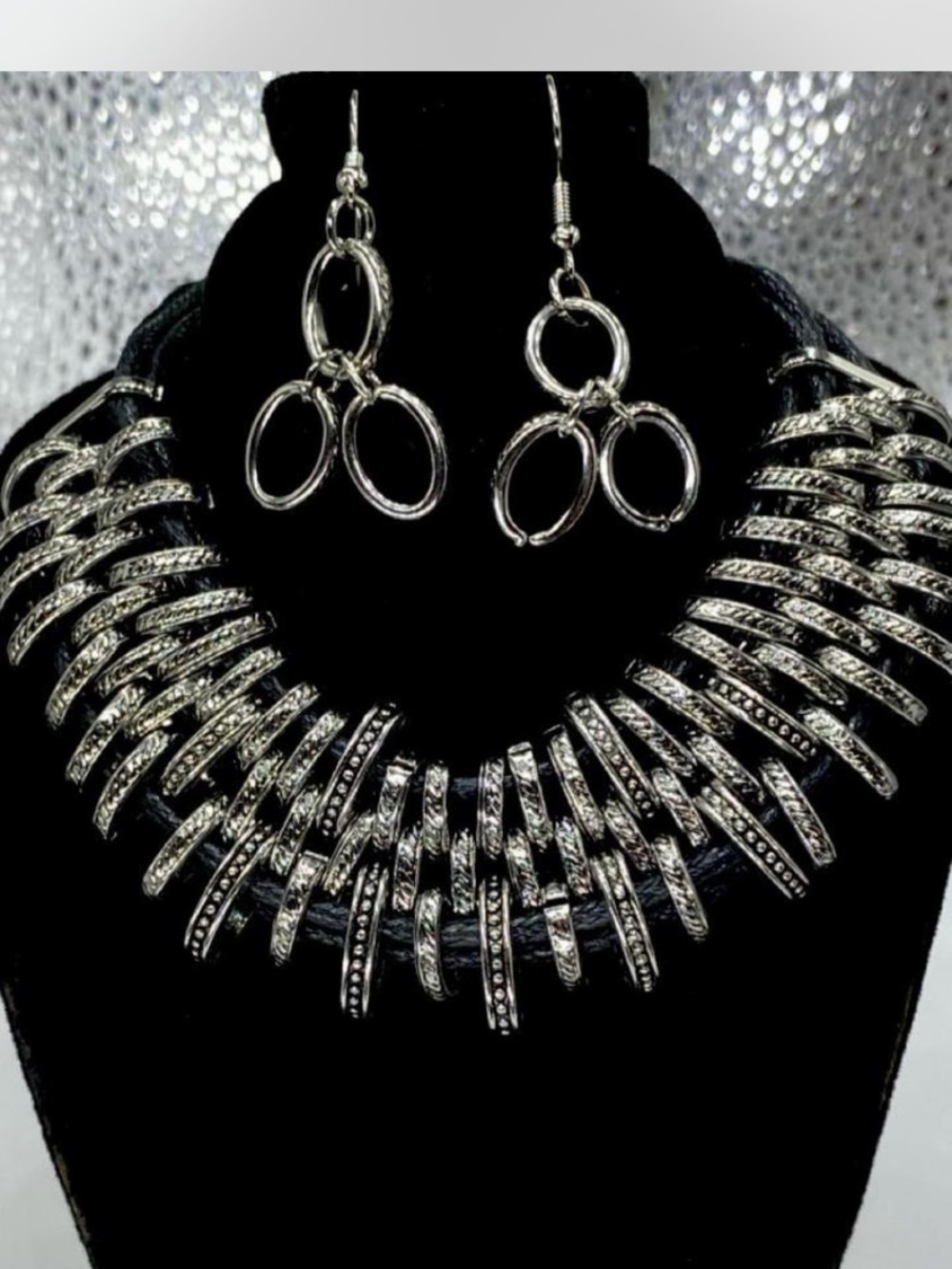 *** Silver-Tone Statement Necklace \  Earrings *** Bonus !!! 👀 at Pics “